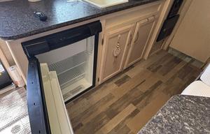 Comfortable Family RV | Kitchen & Bath