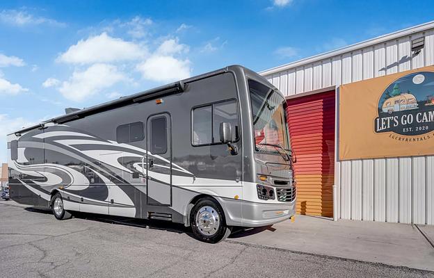 North Cascades Bounder | Luxury | Spacious | Vegas