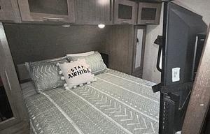 Surveyor 247BH Dog Friendly + Bunkhouse + Island