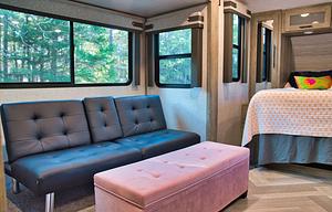 East Texas Getaway / E Z Tow Perfect for 2 or 3