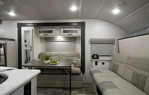 R-POD 193 w/King Size Bed **Delivery Offered**