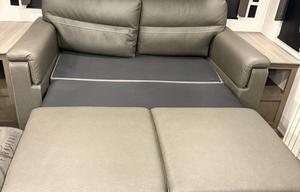 Luxe 2021 Cougar Cove 5th Wheel