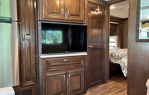 Luxury 2018 Thor Miramar RV Adventure