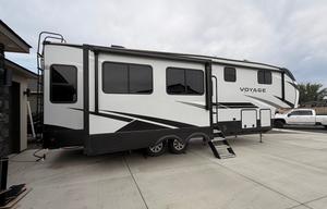 2021 Winnebago Voyager 3134RL RV rental photo 4