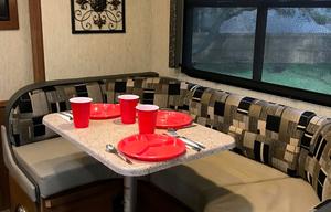Glory Bound Adventure Coach *2 BATHROOMS*