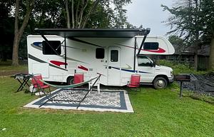 2019 Sunseeker 2650CDWS RV rental photo 2
