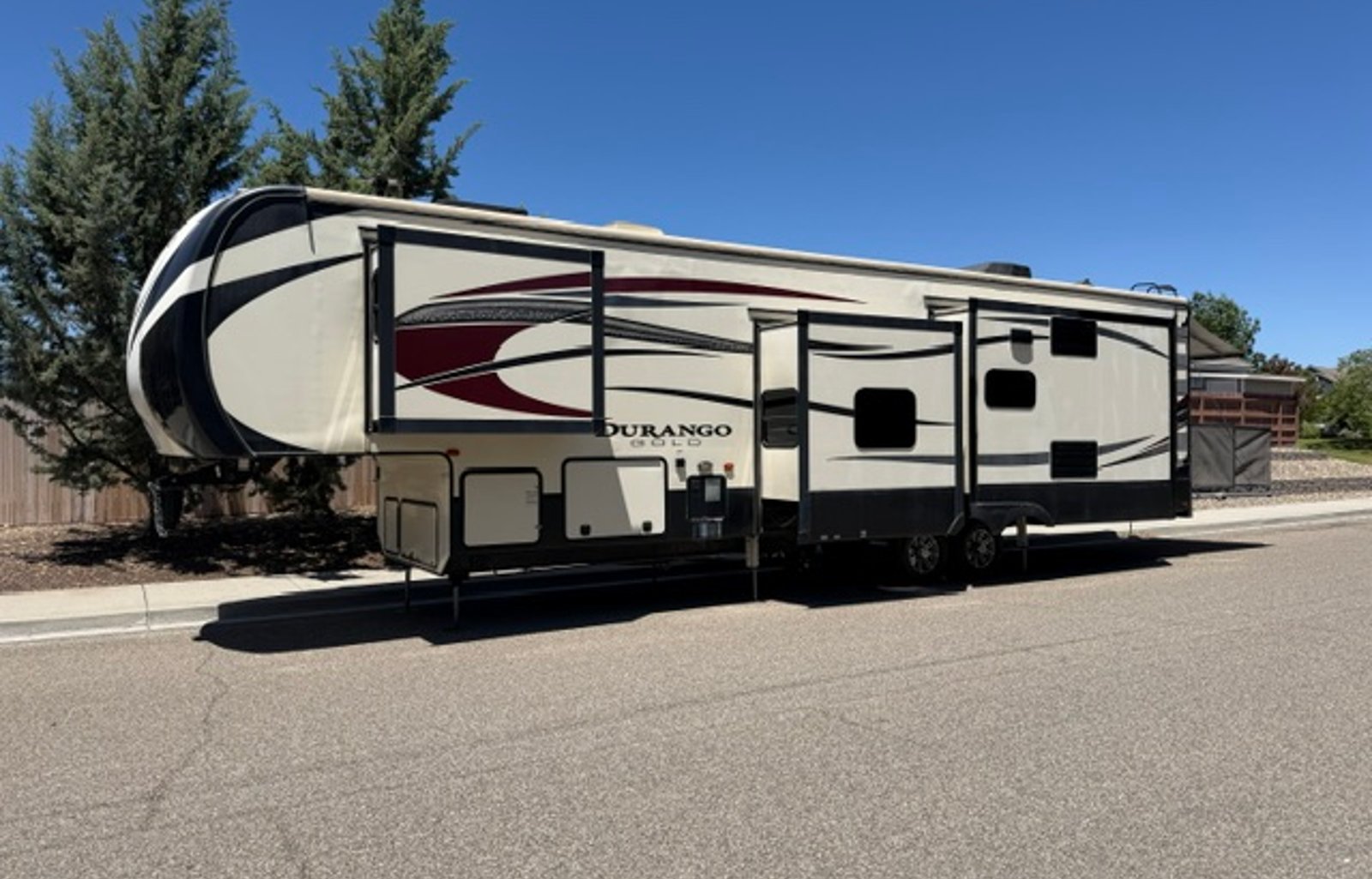 2016 KZ Durango Gold 8 Guests - DELIVERY ONLY
