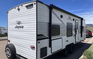 Private RV | Sleeps 8 | Clean & Fully Equipped