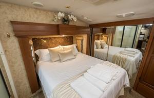 Turn-Key two bath sleeps 10 rear bunk room stoked