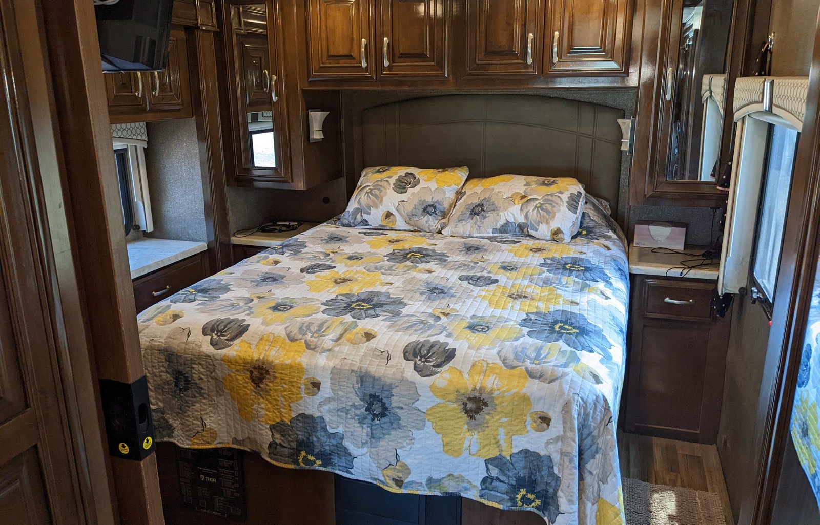 2018 Thor Motor Coach Palazzo 33.2