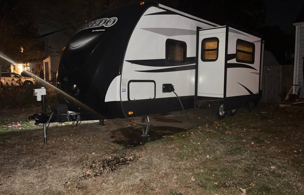 2016 Keystone RV Laredo LHT 25BH RV rental photo 1