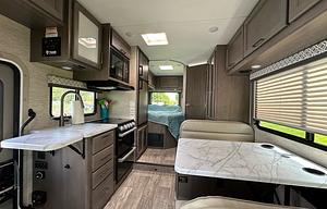 25ft Thor Coleman - Fully stocked and pet friendly