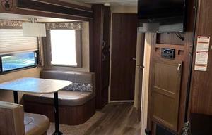 2018 Dutchmen - Coleman Light 2605RL Sleeps 5