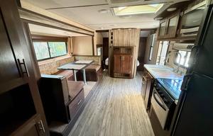 8 Person RV  With All The Features!
