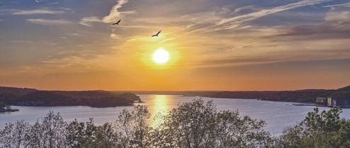 Sunset/lake panorama used on the homepage background; illustrates the nearby Lake of the Ozarks view and scenic setting promoted by the resort.