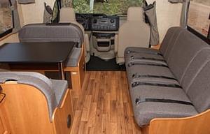 Easy to Drive 2017 Thor Motor Coach Majestic 28A