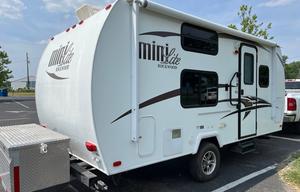 (LIKE NEW) 2015 Forest River Rockwood Mini Lite