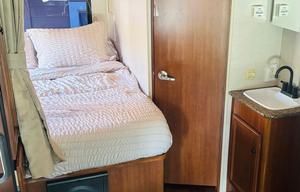 2011 Jamboree Sport 25G RV rental photo 16