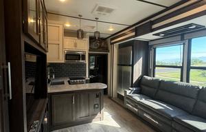The Raptor. Outdoor Kitchen & Party Deck!
