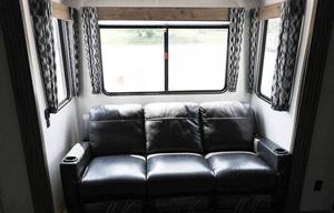 2021 Cherokee Wolf Pack 325PACK13 RV rental photo 9