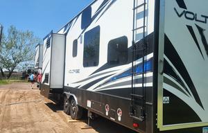 2018 Dutchmen RV Voltage V3605 RV rental photo 13