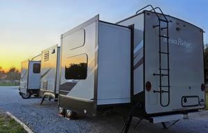 The Easy Living Retreat | Spacious RV + 1.5 Bath