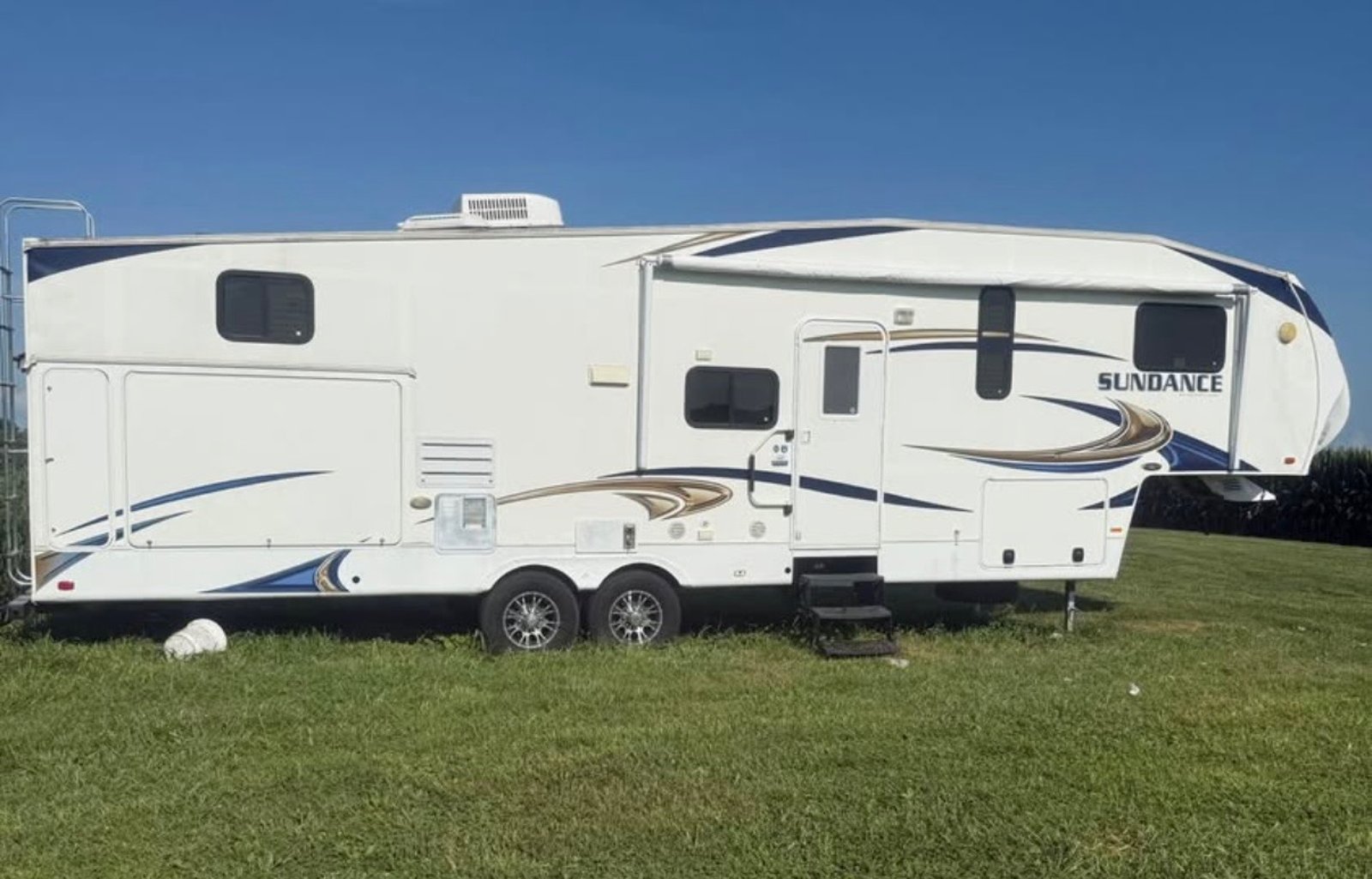 Family friendly bunk house 5th wheel camper