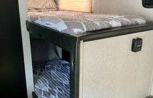 Fully Furnished Bunkhouse! Family friendly!!