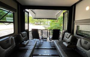 Travel Trailer / Toy Hauler / Sleeps 6 / Rear Deck