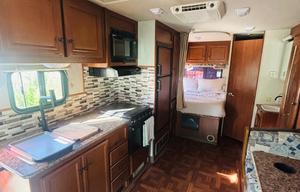 2011 Jamboree Sport 25G RV rental photo 15