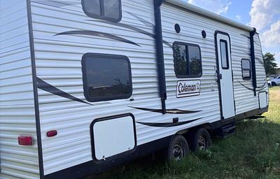 Waylon’s Pet Friendly Camper Rental