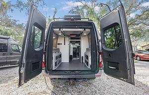 Revel All wheel Drive van Winnebago Mercedes-Benz