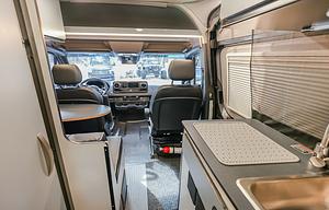 Revel All wheel Drive van Winnebago Mercedes-Benz