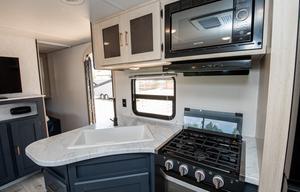 2025 Avenger with Bunks (LIKE NEW)-Delivery Only