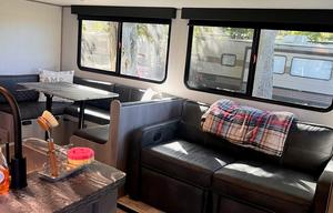 Fully Stocked 2021 Kodiak 283BHSL – Sleeps 10