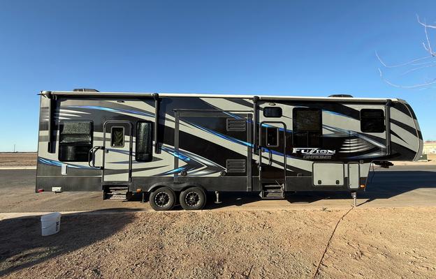 Steele’s Keystone Fuzion345 5thWheel Delivery only