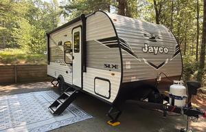 Cozy 2026 Jayco Jayflight SLX, amazing camper!