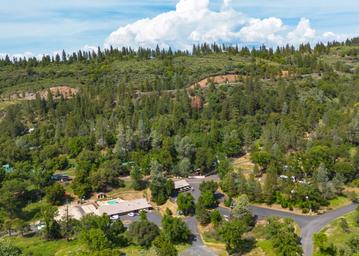 Yosemite Pines RV Resort & Family Lodging