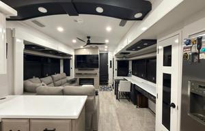 Pet Friendly 2026 Jayco Pinnacle *Delivery Only*