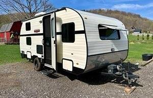 2016 Riverside RV White Water 181B Retro RV rental photo 9