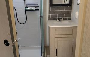2024 Salem: Spacious Kitchen & Hidden Guest Room