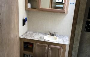 32ft class C with Bunk beds and LEVELING JACKS!!
