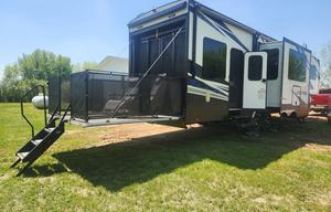 2018 Dutchmen RV Voltage V3605 RV rental photo 15