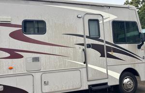 Windwaker - Eugene’s Roomy and Cozy Motorcoach