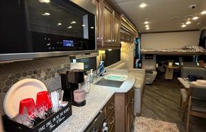A-6 Newmar  33' , King Bed, Easy-Drive — Sleeps 5