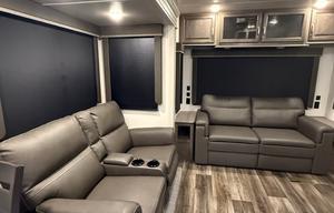 Luxe 2021 Cougar Cove 5th Wheel