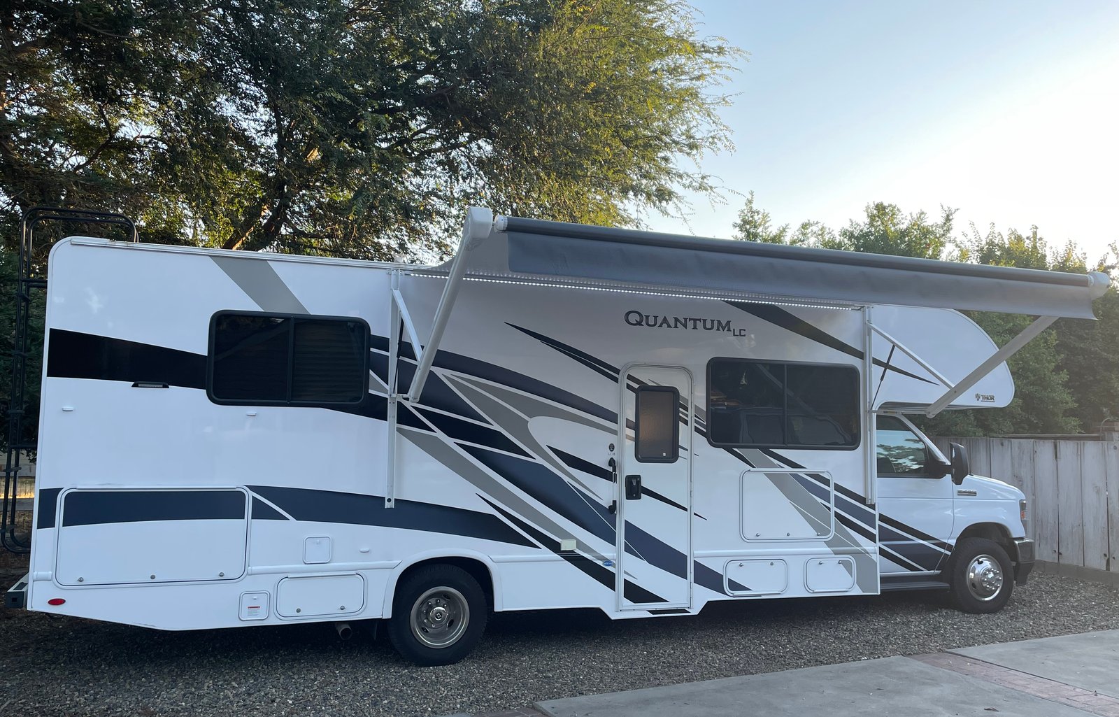 2022 Thor Quantum LC28