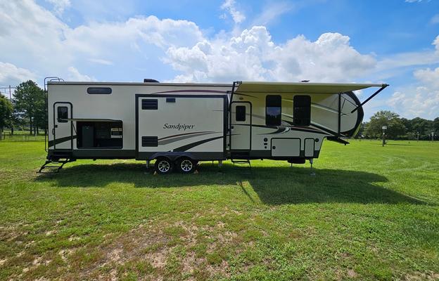2 Bedroom, 2 Bath Luxury RV
