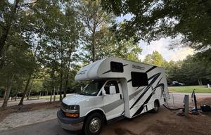 "Dorothy" - Easy Drive-24' Thor Elite - Sleeps 4-6