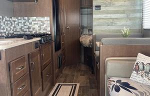 Adventure-Ready 2019 Winnebago Outlook 25J –